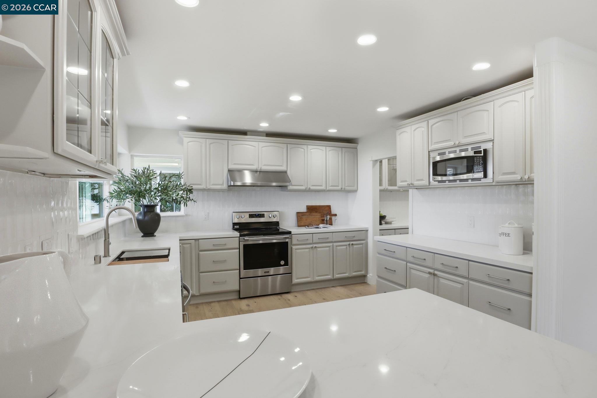 128 Diablo View Drive Orinda, CA 94563 - Photo 11 of 56