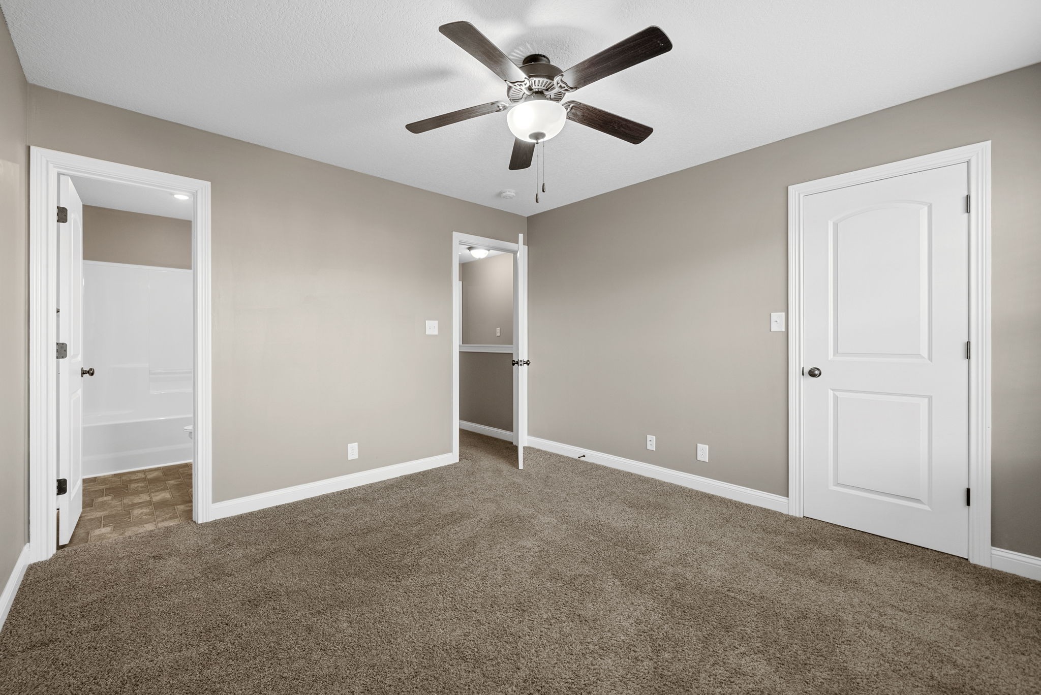 352 Sam Houston Circle Clarksville, TN 37040 - Photo 25 of 29 an empty room and closet area