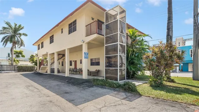 $2,200 | 513 South Ocean Drive, Unit A, Hollywood, FL 33019