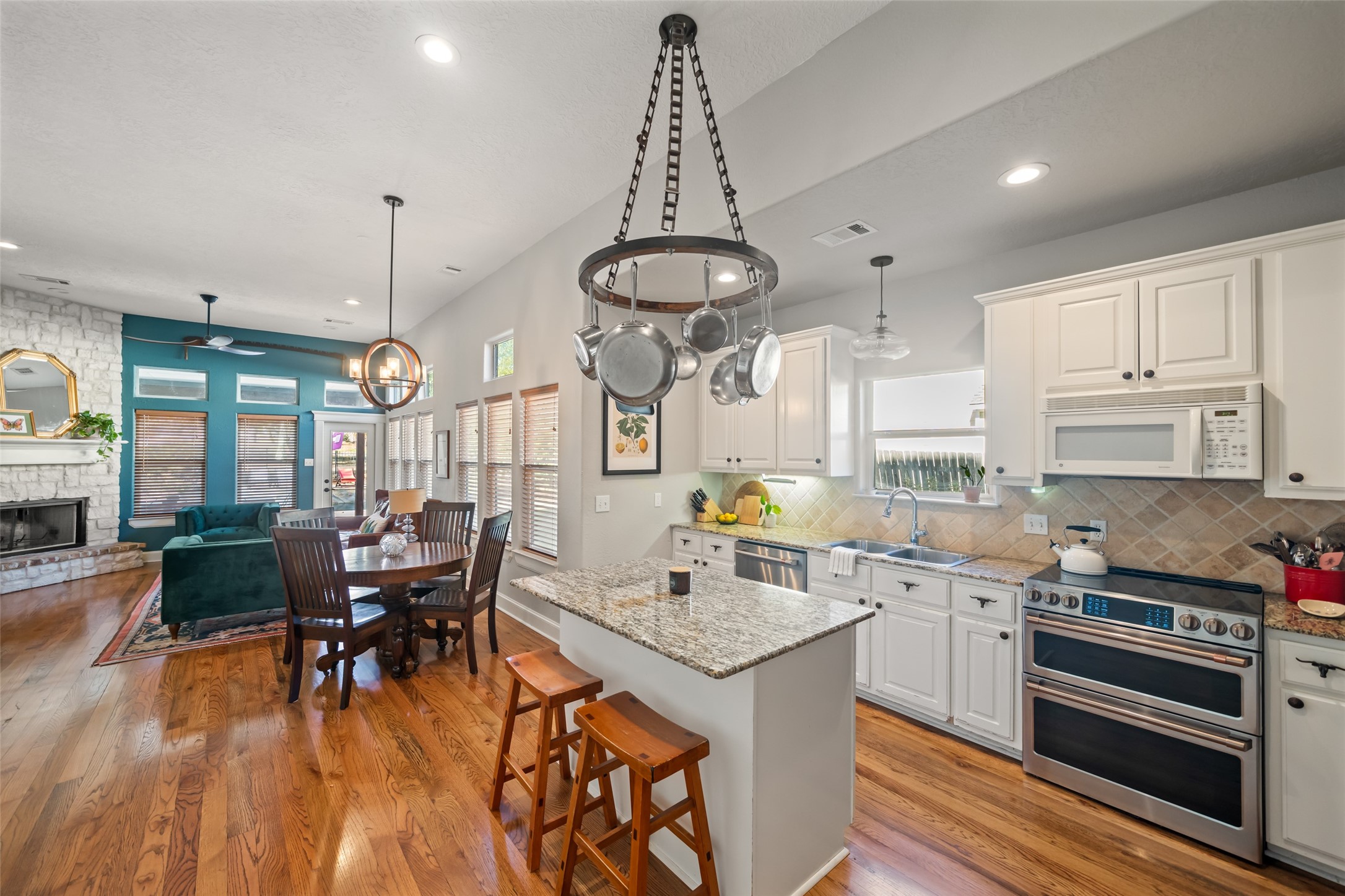 661 Old Plantersville Road Montgomery, TX 77316 - Photo 10 of 37