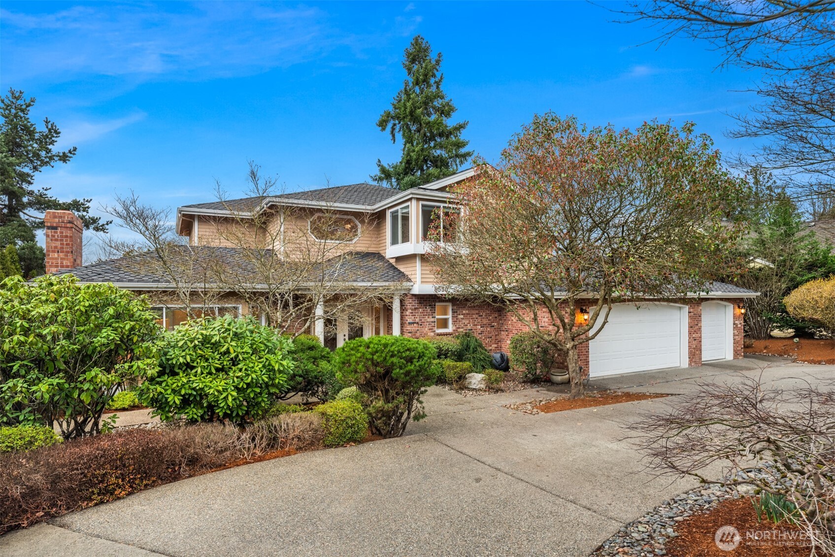 8550 Northeast 28th Street Hunts Point, WA 98004 - Photo 1 of 2 Gallery Image 1