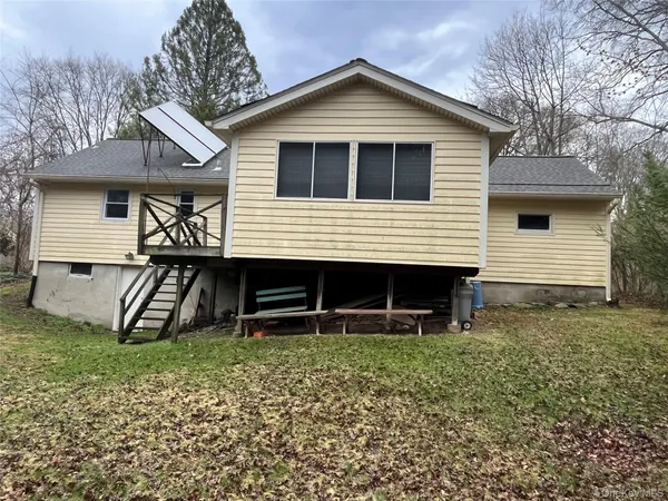 $325,000 | 9 Sherwood Drive, Poughkeepsie, NY 12603