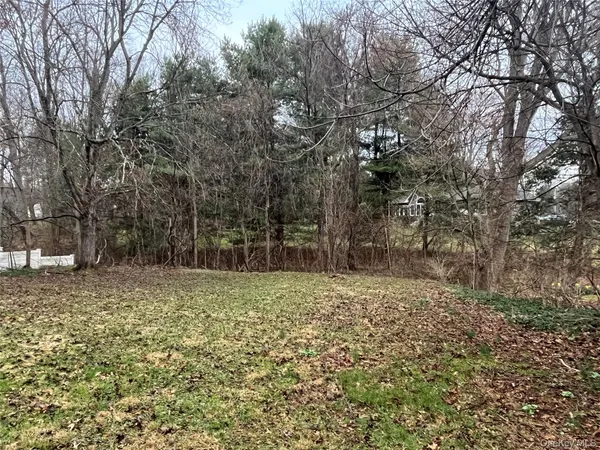 $325,000 | 9 Sherwood Drive, Poughkeepsie, NY 12603