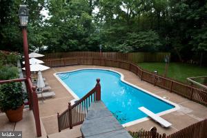 340 Anchor Road Elizabethtown, PA 17022 - Photo 2 of 16