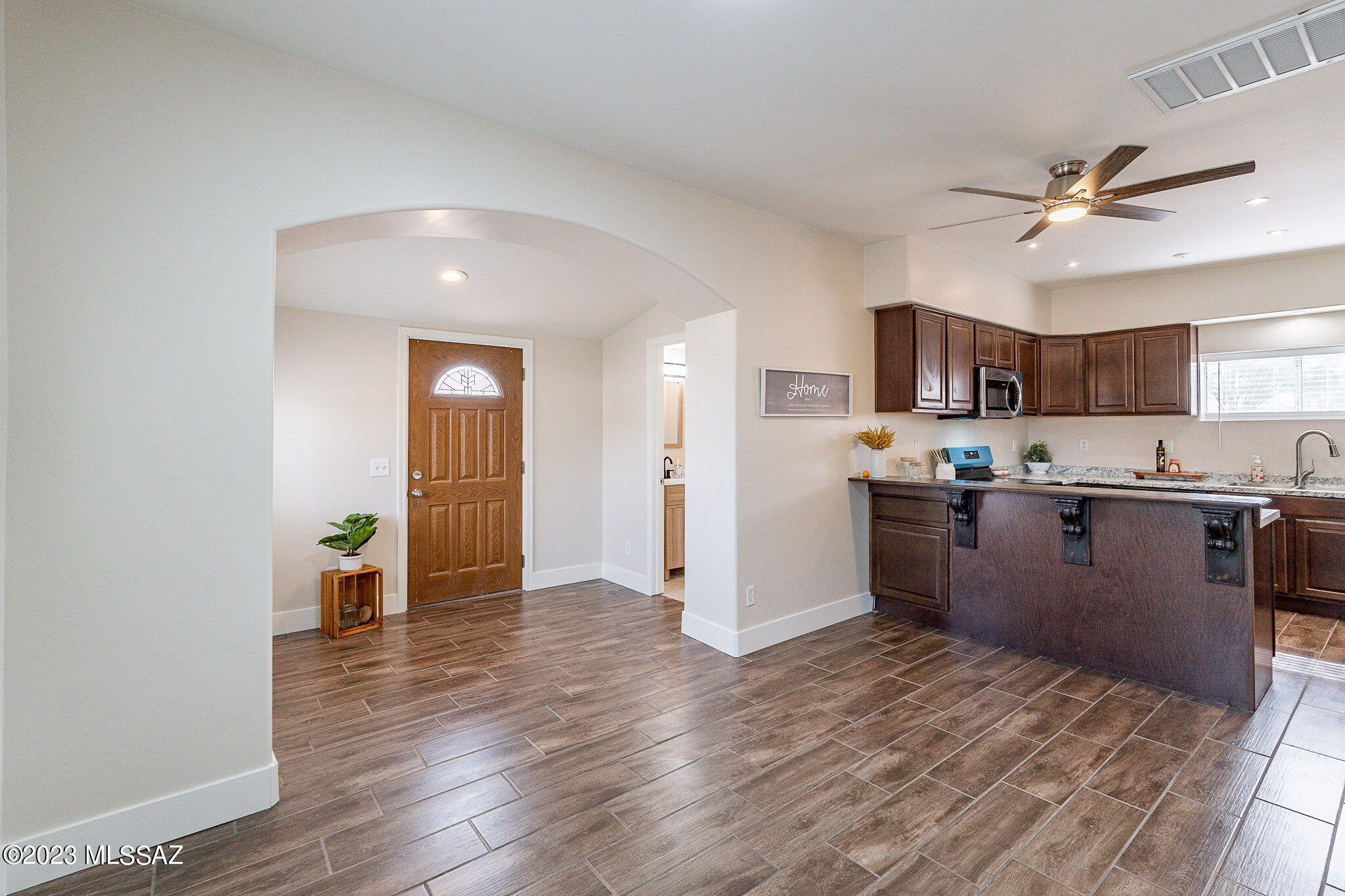 2813 North Swan Road Tucson, AZ 85712 - Photo 1 of 37 Gallery Image 1