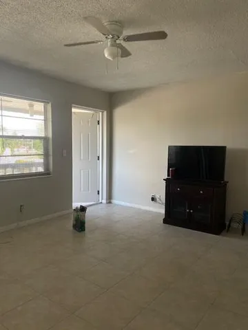 $1,250 | 37 Kingswood B, Unit 37, West Palm Beach, FL 33417