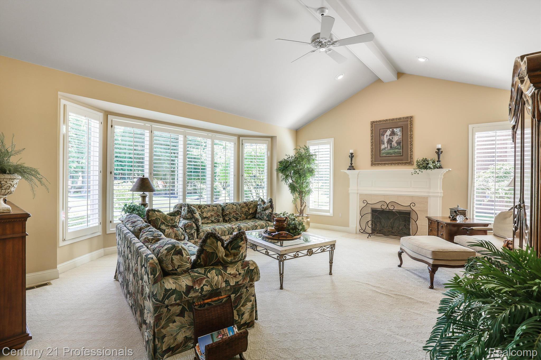 2104 Mapleridge Road Rochester, MI 48309 - Photo 22 of 65 Family Room w/ custom Plantation shutters