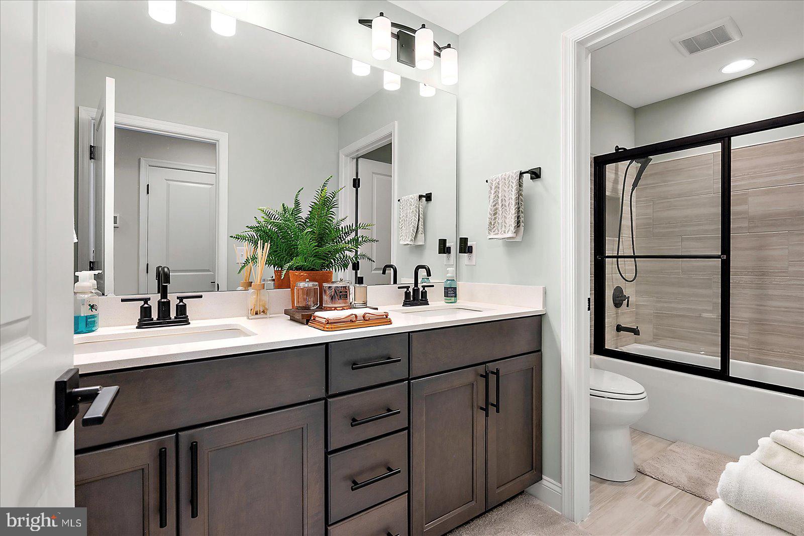 19218 American Holly Road Rehoboth Beach, DE 19971 - Photo 60 of 107 2nd floor full guest bath