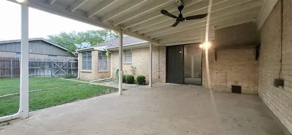 a view of a garage