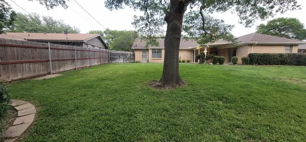 $2,500 | 5624 Woodway Drive, Fort Worth, TX 76133