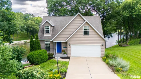 $369,900 | 4104 South Lake Camelot Drive, Mapleton, IL 61547