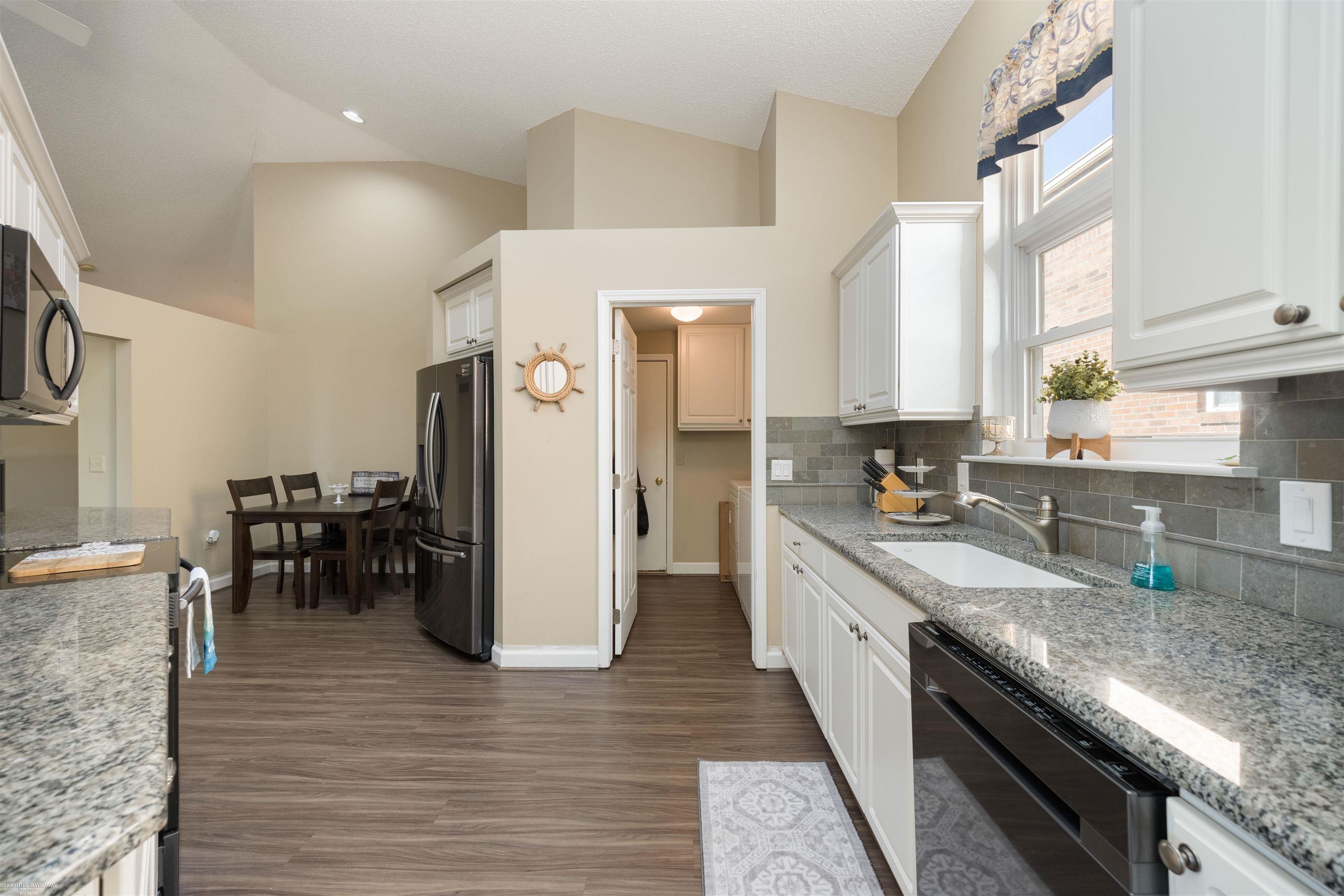 3157 Silverbrook Drive Rochester, MI 48306 - Photo 10 of 39 50143120-12440455-0d68-434f-b2a0-c58db3a6a312.JPG