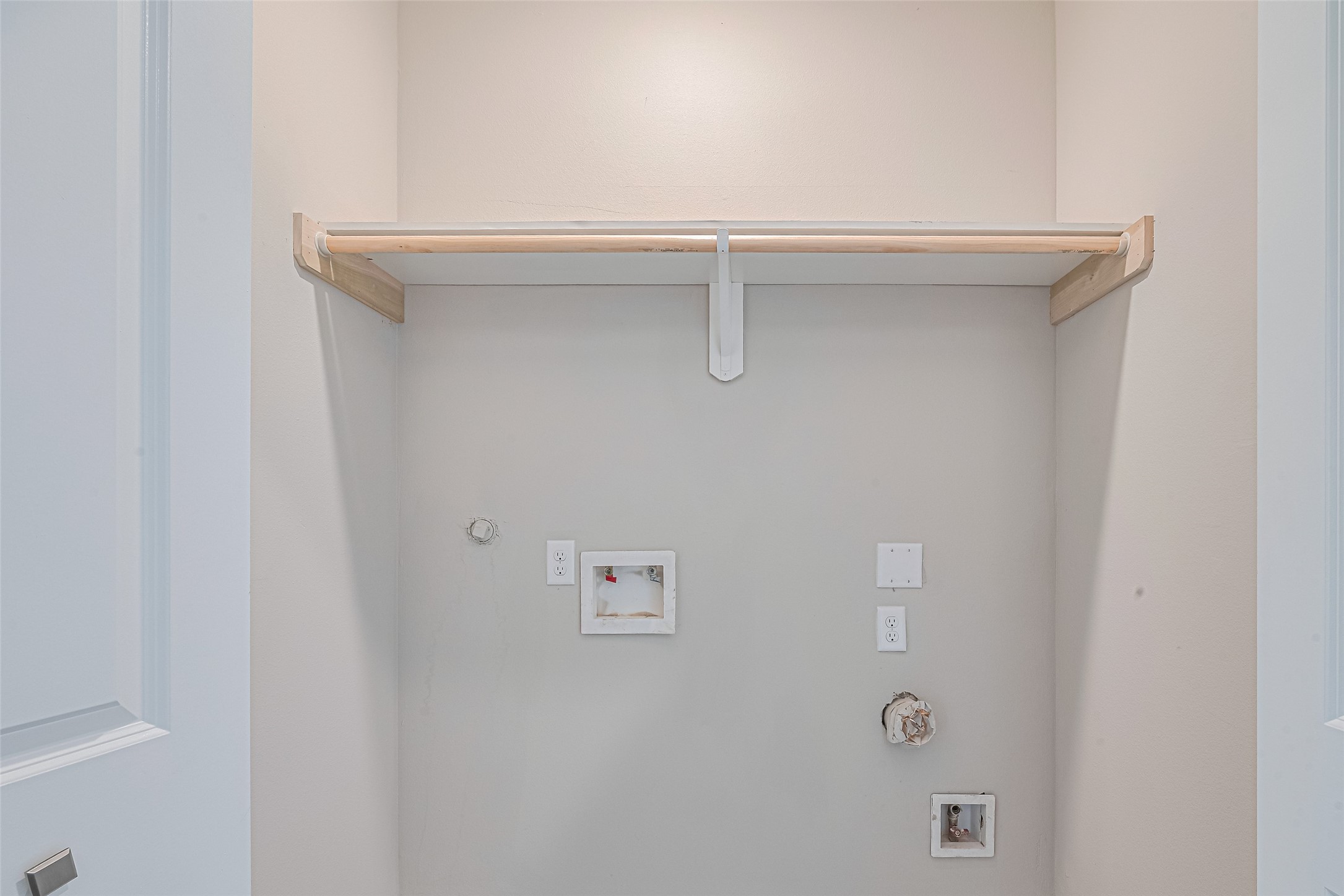 2414 Sam Wilson Street Houston, TX 77020 - Photo 17 of 29 a close up of a shower