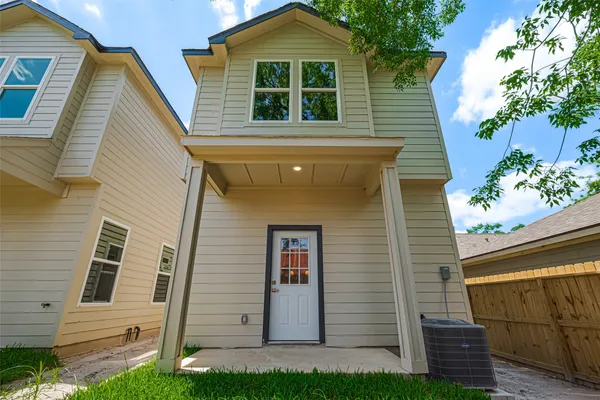 $1,995 | 2414 Sam Wilson Street, Houston, TX 77020