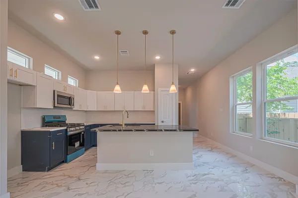 $1,995 | 2414 Sam Wilson Street, Houston, TX 77020