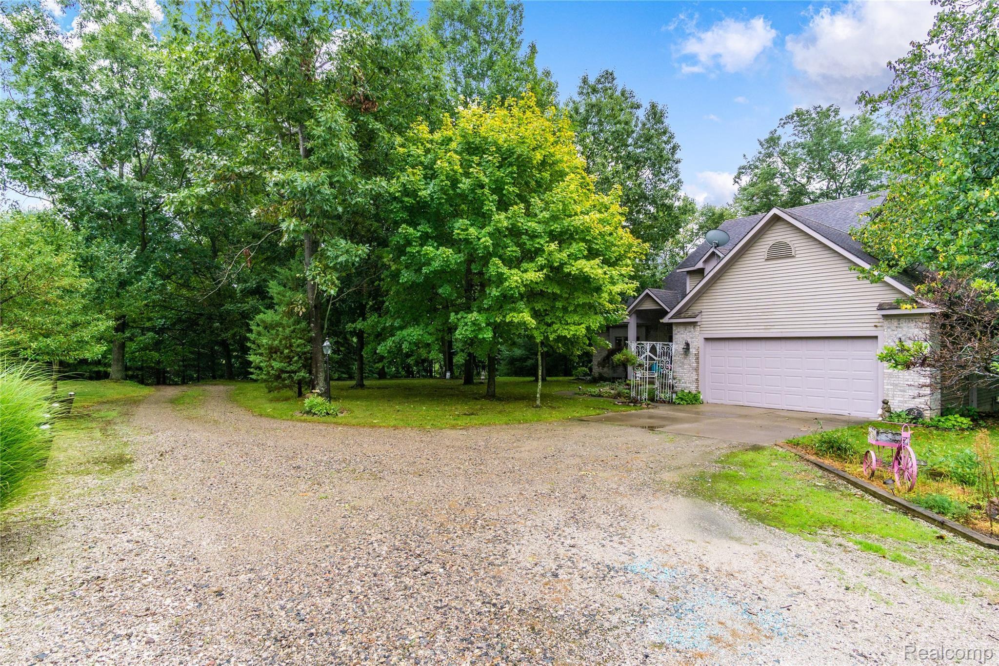 9276 Hegel Road Goodrich, MI 48438 - Photo 22 of 77 Exteriors (4 of 12).jpg