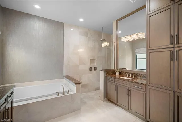 $1,850,000 | 4450 Caldera Circle, Naples, FL 34119