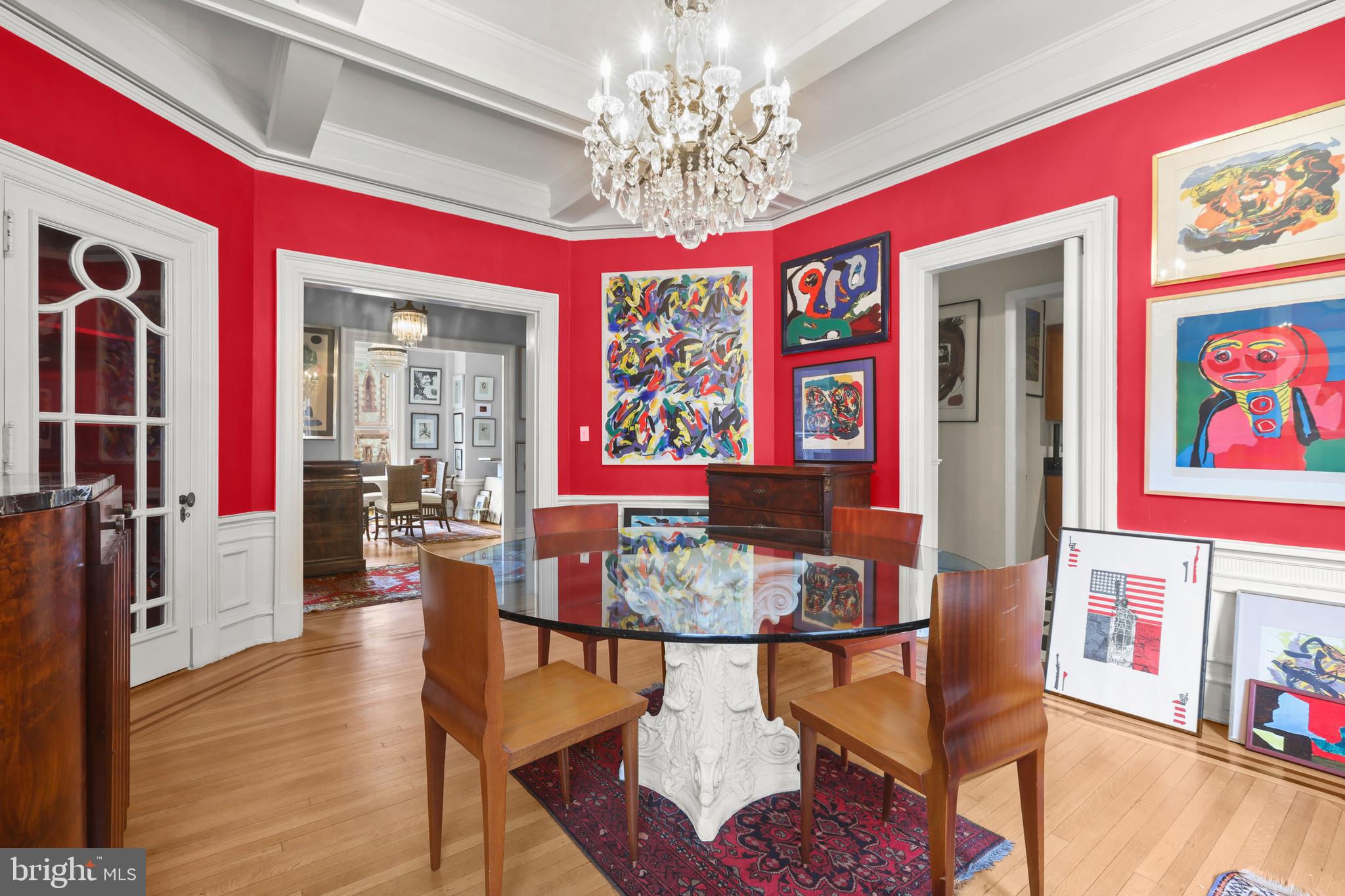 700 Washington Place, Unit 3B Baltimore, MD 21201 - Photo 24 of 43 a view of a dining room with furniture and chandelier