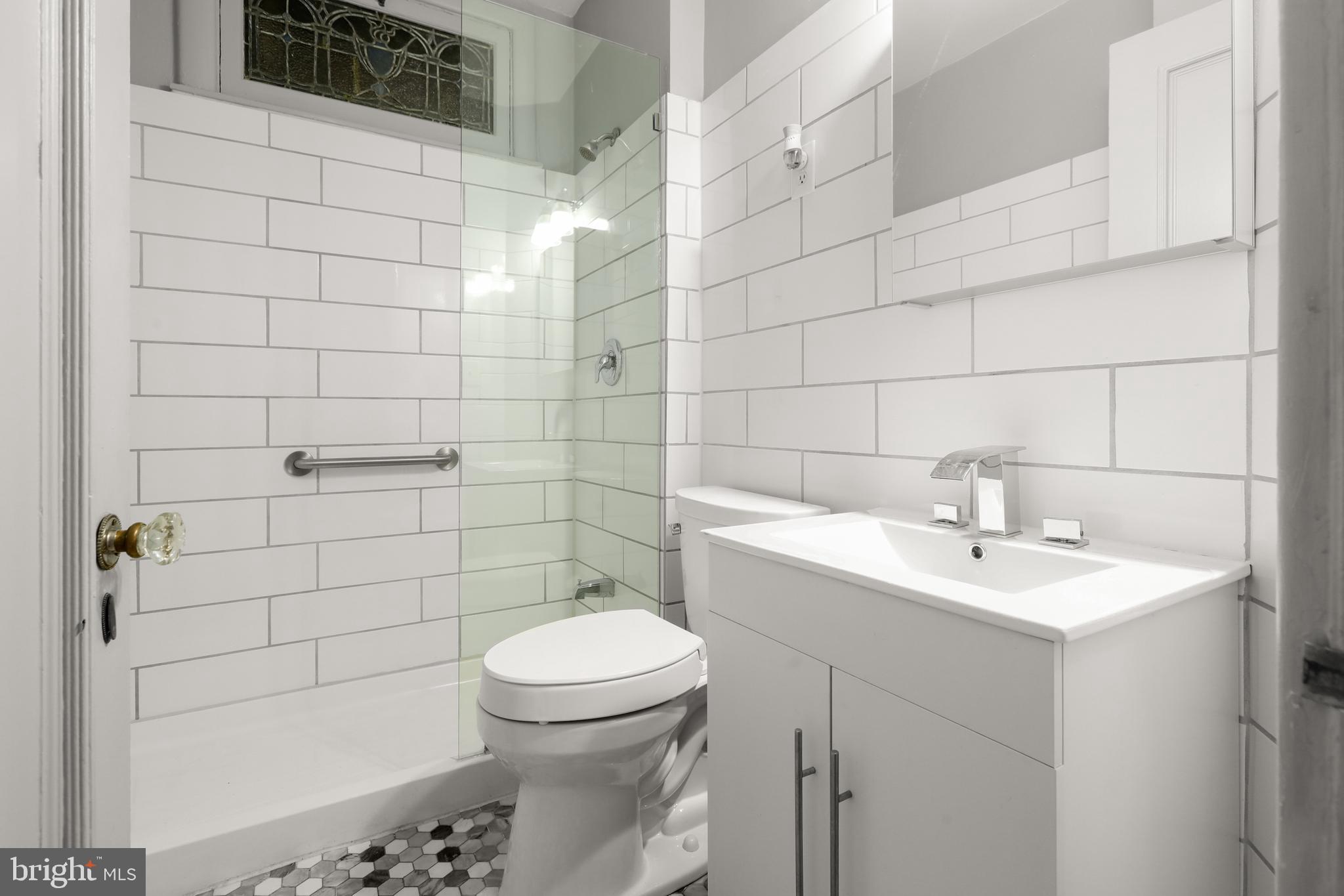 700 Washington Place, Unit 3B Baltimore, MD 21201 - Photo 35 of 43 a bathroom with a toilet sink and a shower