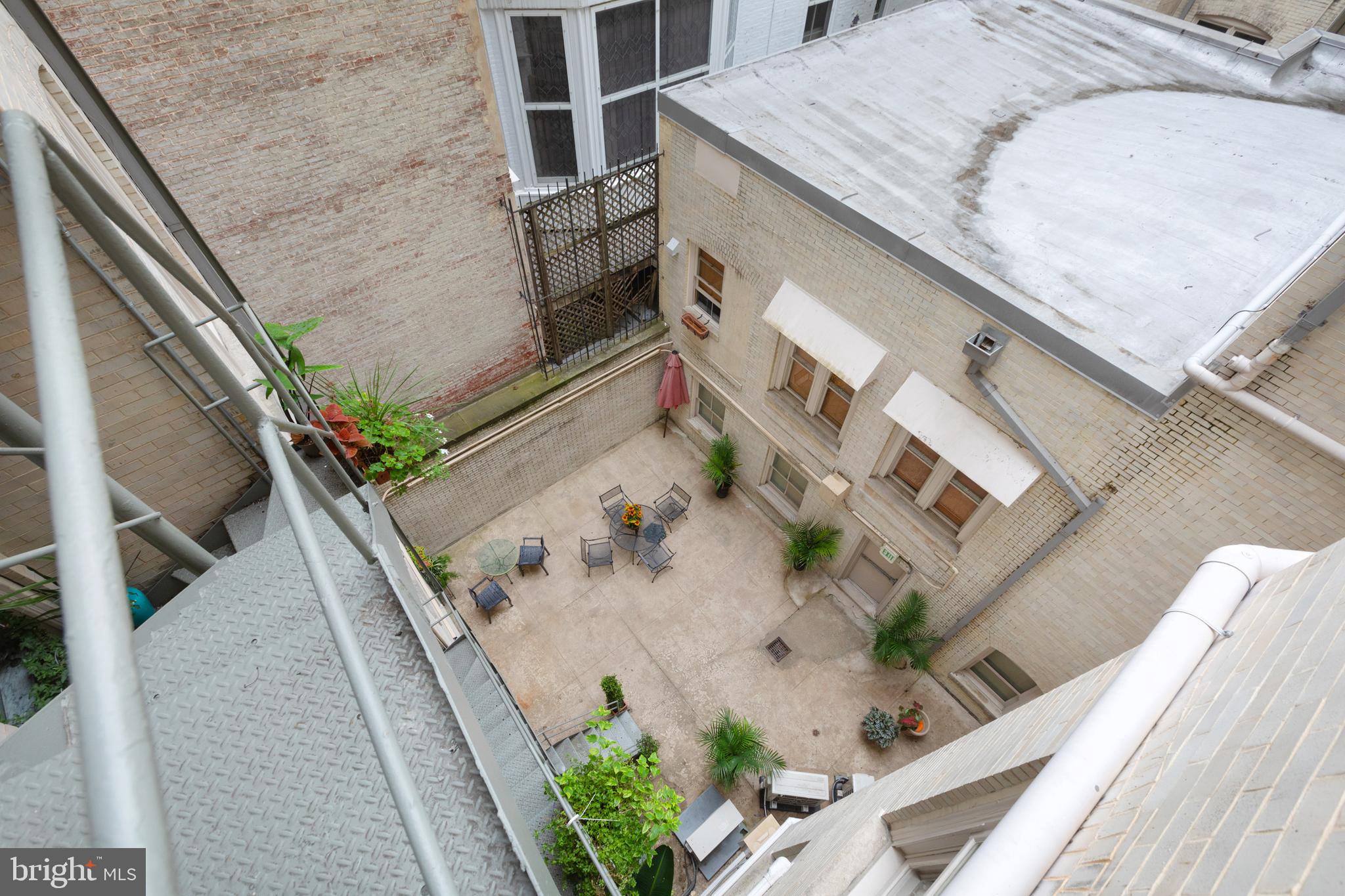 700 Washington Place, Unit 3B Baltimore, MD 21201 - Photo 41 of 43 a terrace with outdoor seating