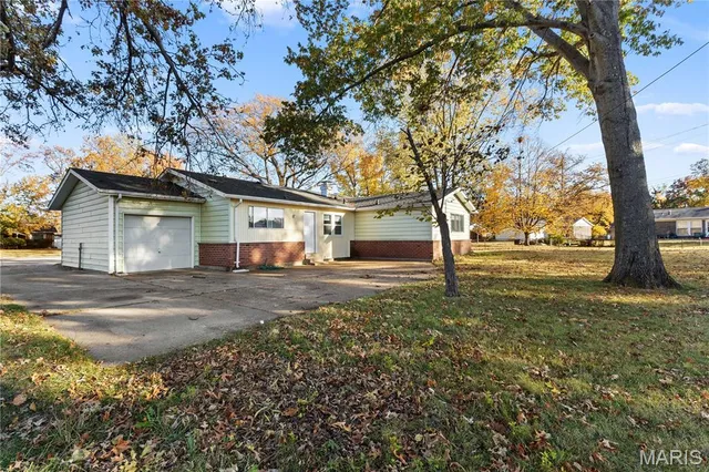 $200,000 | 7 Darwin Court, Florissant, MO 63033