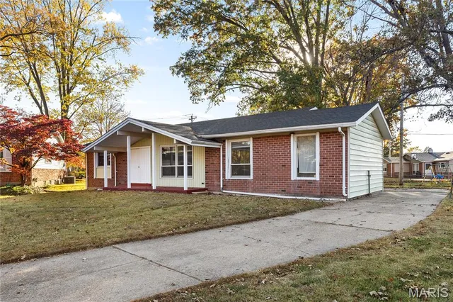 $200,000 | 7 Darwin Court, Florissant, MO 63033