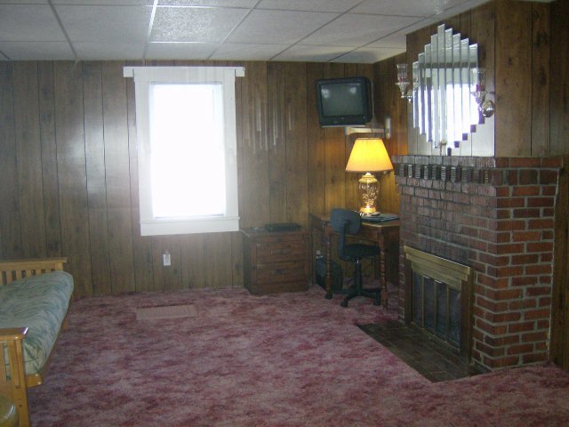 108 Cheshire Road Pittsfield, MA 01201 - Photo 5 of 11 Living Room