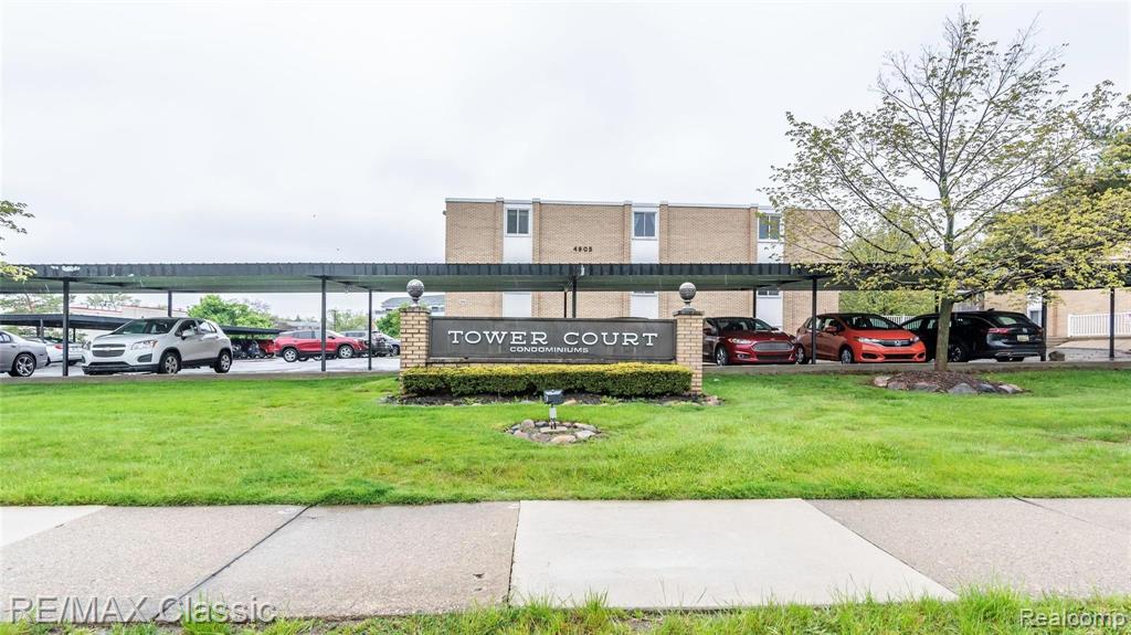4905 Crooks Road, Unit B4 Royal Oak, MI 48073 - Photo 4 of 36