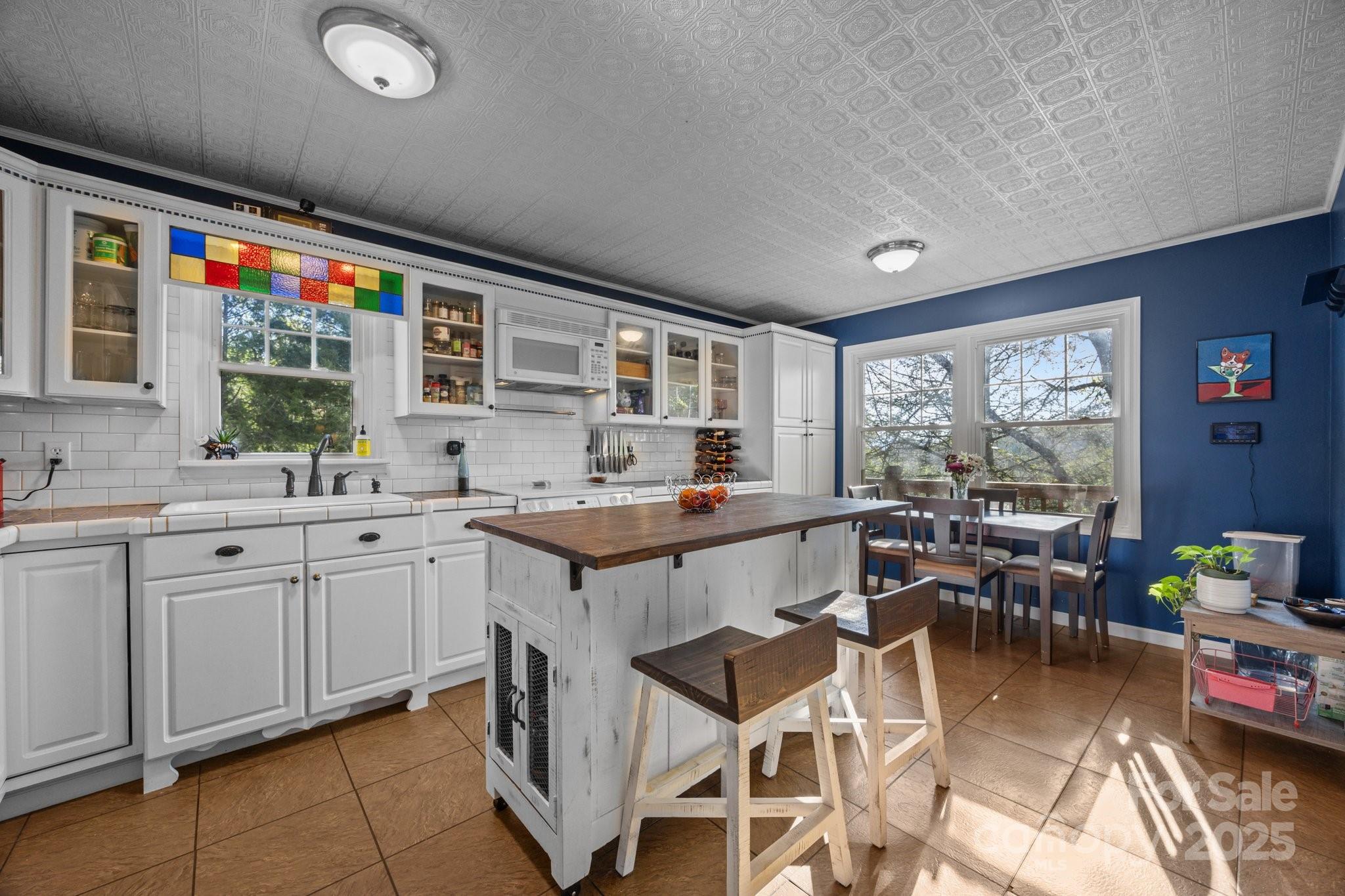 25 Alpine Way Clyde, NC 28721 - Photo 13 of 23 a kitchen with lots of counter top space