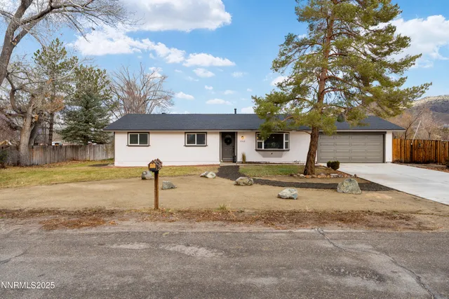 a view of a house with backyard and a tree