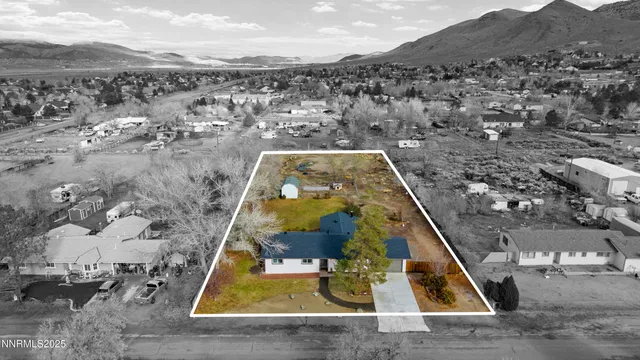 a view of a house with a yard