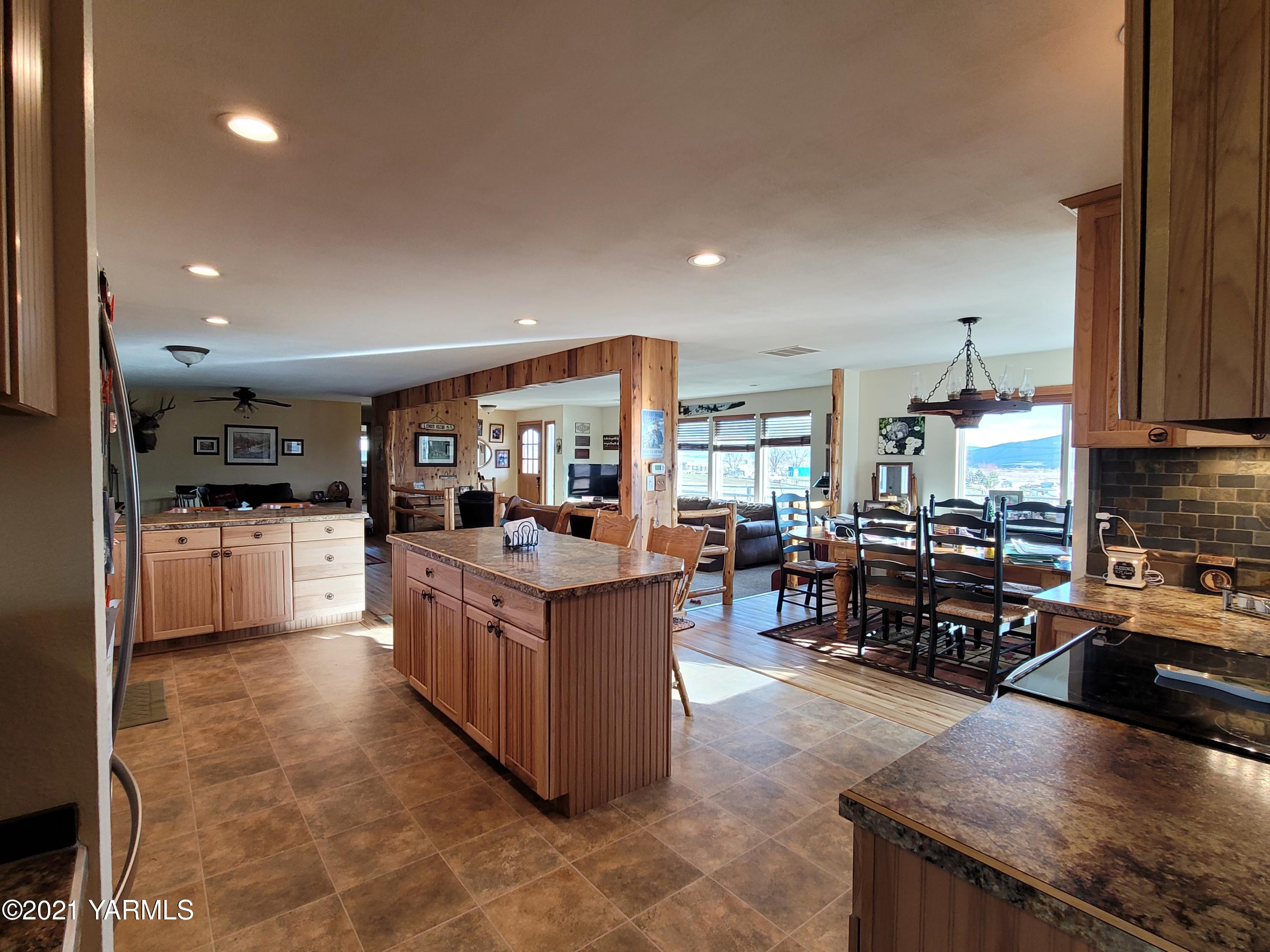 7773 North Wenas Road Selah, WA 98942 - Photo 12 of 45 a kitchen with lots of counter top space