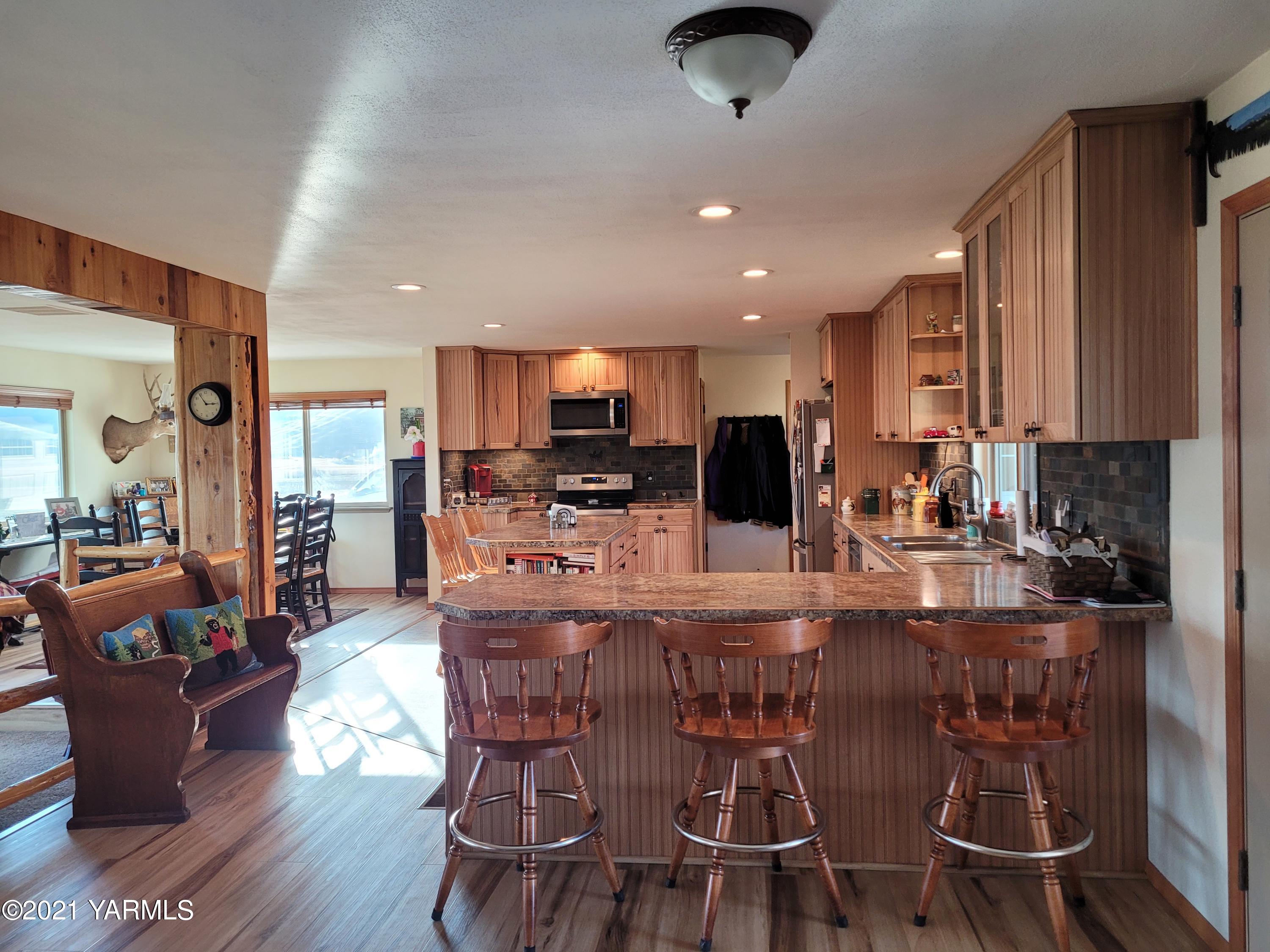 7773 North Wenas Road Selah, WA 98942 - Photo 15 of 45 a large kitchen with kitchen island a large island in the center