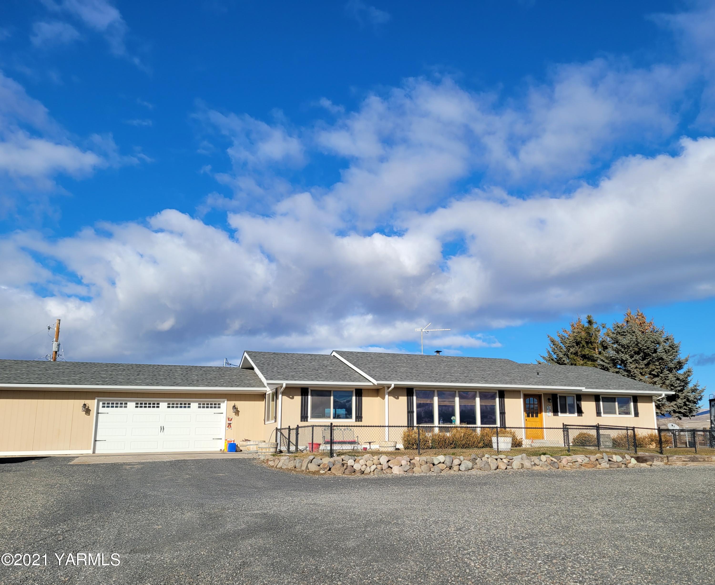 7773 North Wenas Road Selah, WA 98942 - Photo 3 of 45 a view of house with sky view