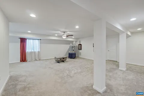 an empty room with windows and pillars in it