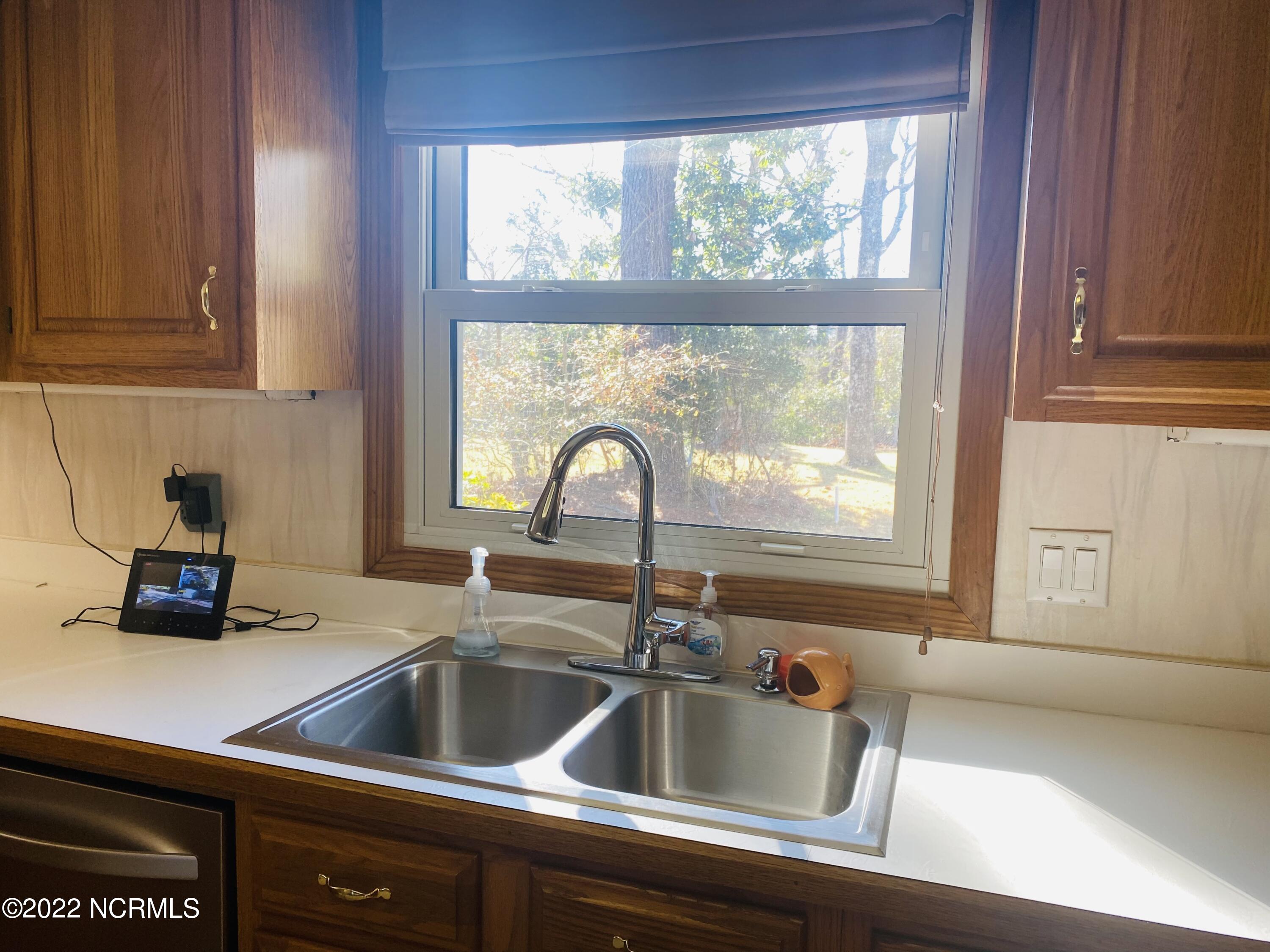 4103 Country Club Road Morehead City, NC 28557 - Photo 13 of 37 Kitchen