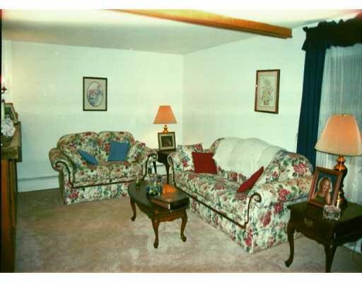 2449 Oakhill Road Gibsonia, PA 15044 - Photo 2 of 7 Gallery Image 2