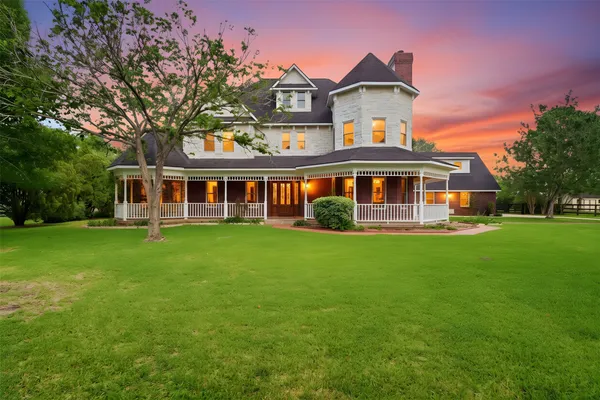 $2,000,000 | 1301 West Viejo Drive, Friendswood, TX 77546