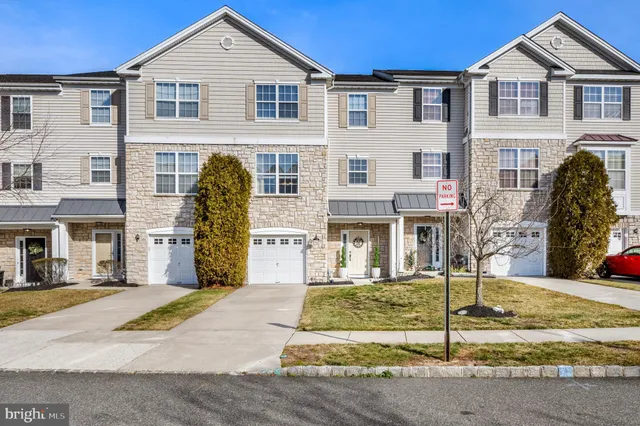 $395,000 | 136 Acorn Drive, Mount Royal, NJ 08061