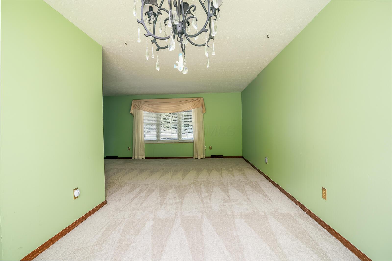 5881 Hughes Road Galena, OH 43021 - Photo 14 of 57 DINING ROOM