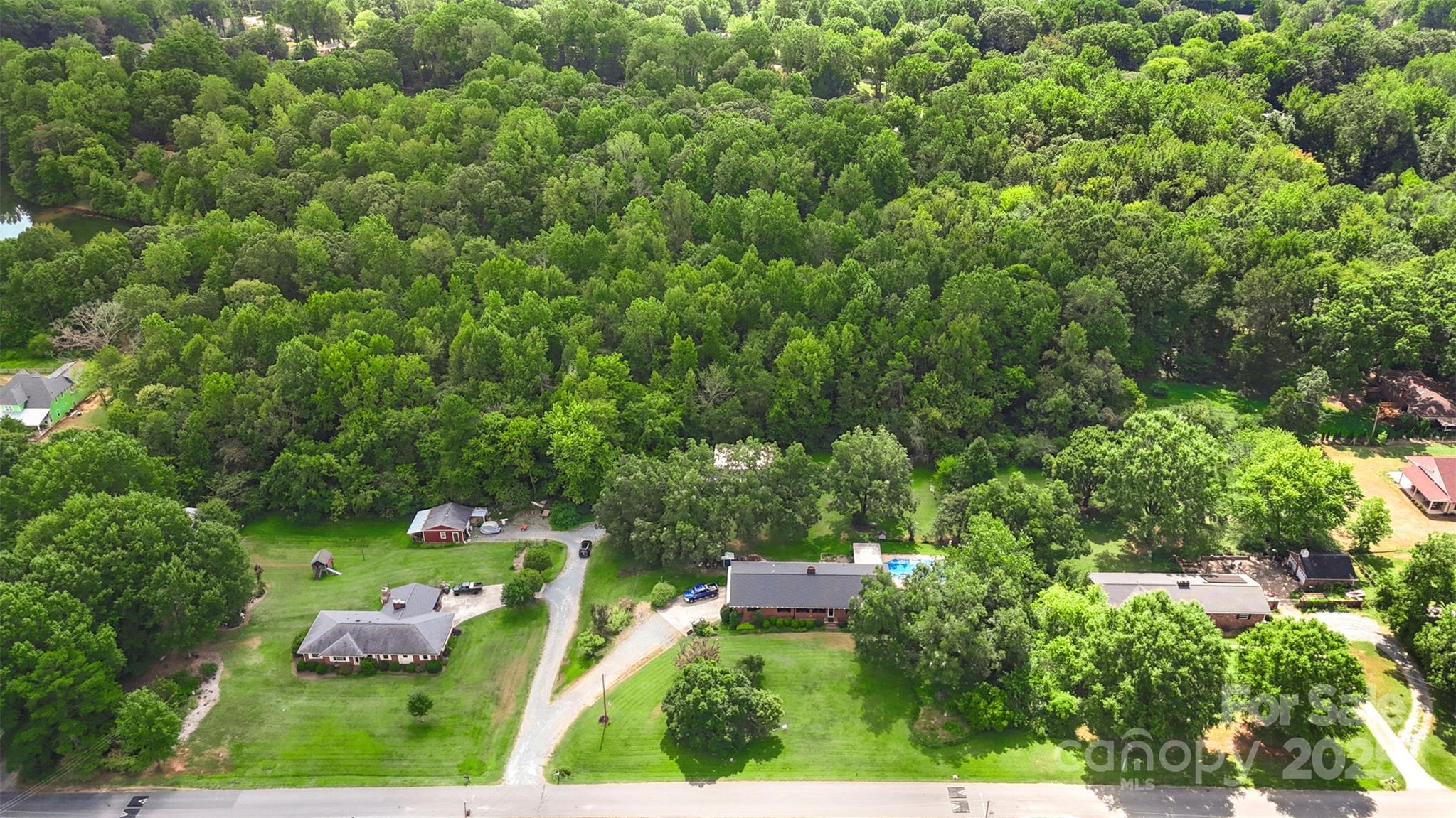 8503 Tuckalake Road Charlotte, NC 28215 - Photo 5 of 5 a backyard of a house with lots of green space