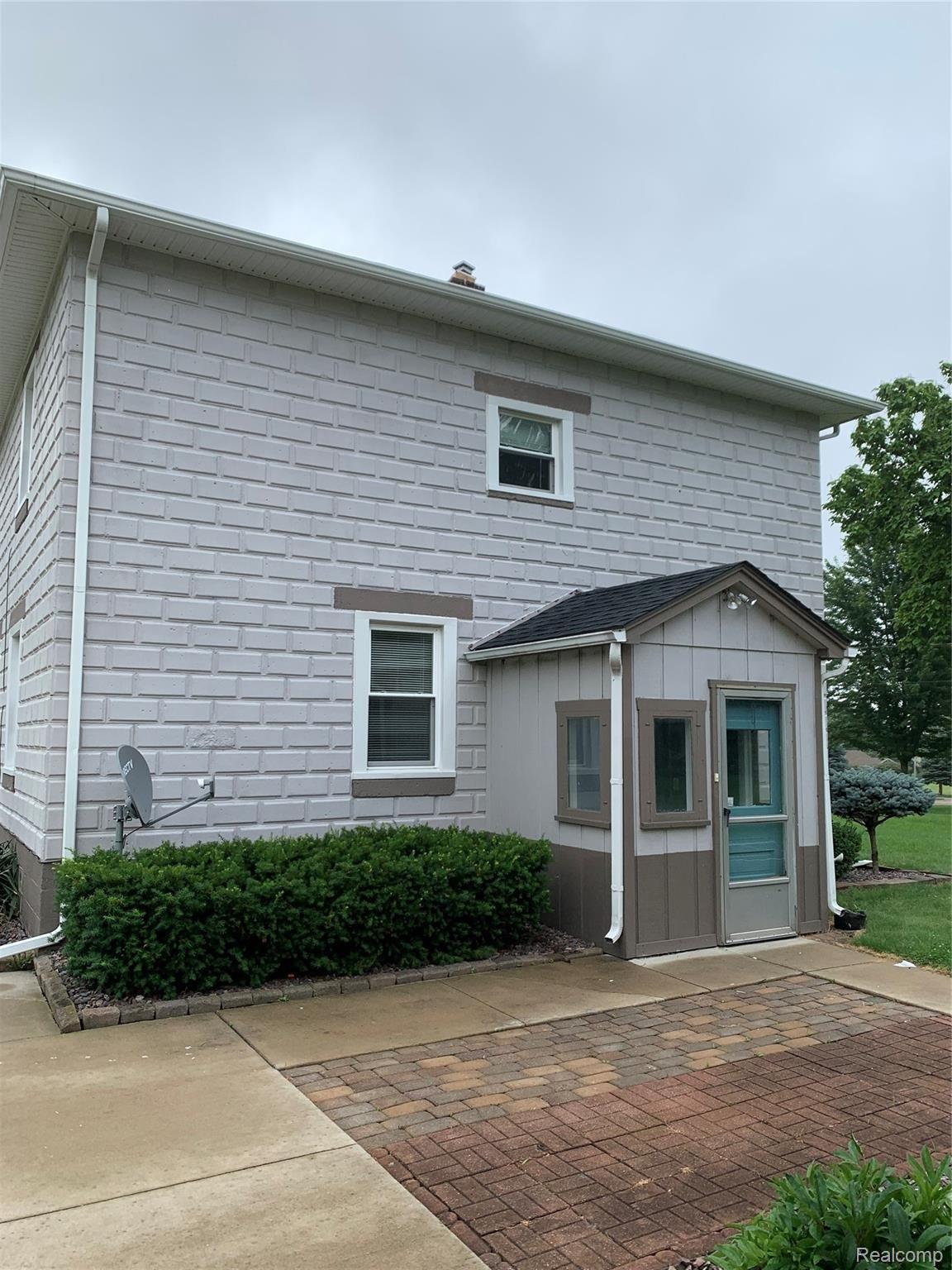 1090 Princeton Avenue Rochester, MI 48307 - Photo 3 of 20 IMG-3283.jpg