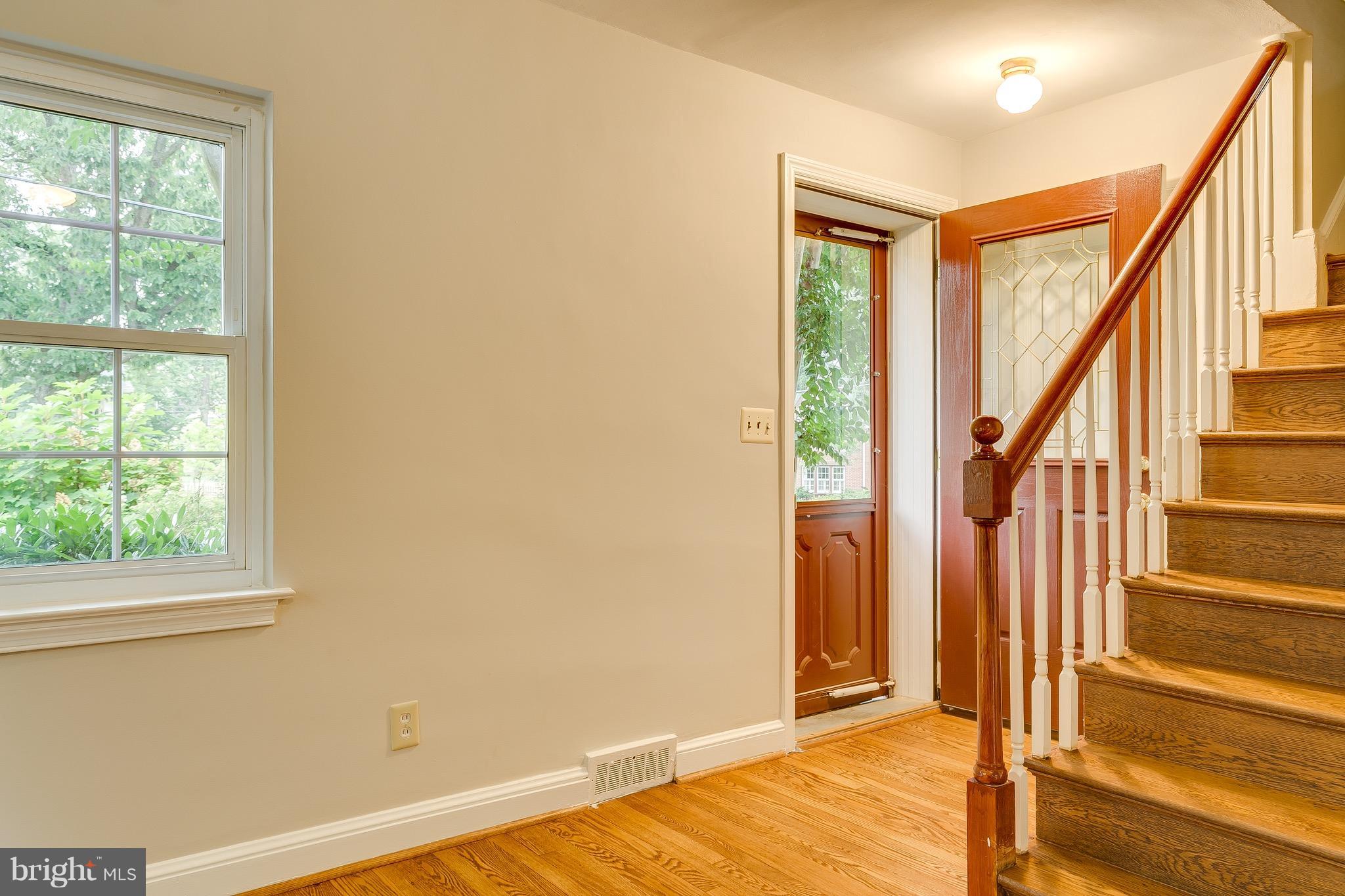 2404 Cameron Mills Road Alexandria, VA 22302 - Photo 4 of 26 Living Room