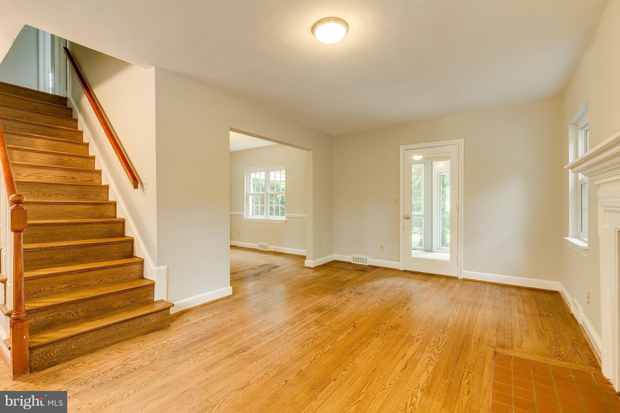 2404 Cameron Mills Road Alexandria, VA 22302 - Photo 5 of 26 Living Room