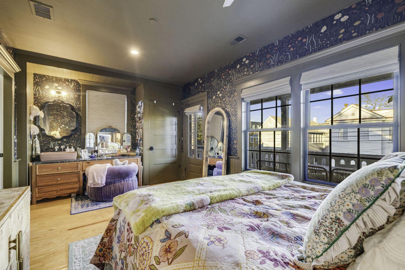 265 Coming Street, Unit A B Charleston, SC 29403 - Photo 15 of 28 1ST BEDROOM (PRIMARY)