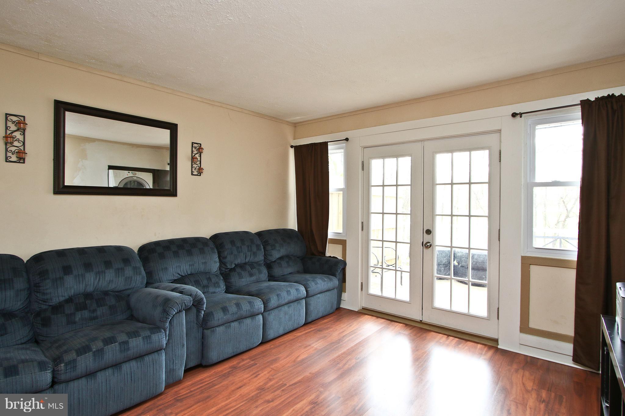 7901 Greenleaf Road Landover, MD 20785 - Photo 6 of 30 Living Room
