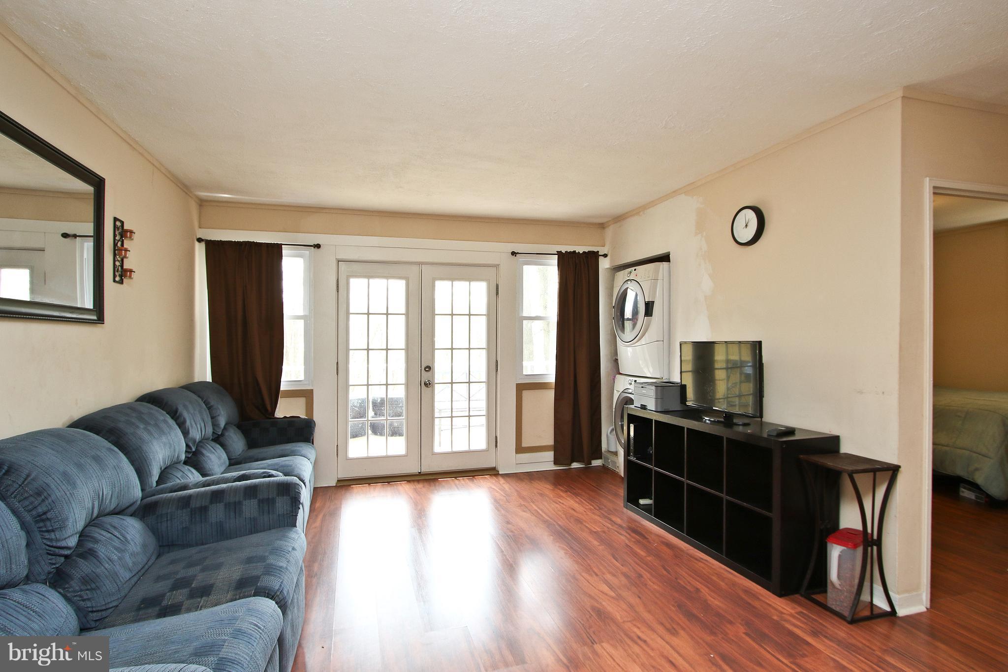 7901 Greenleaf Road Landover, MD 20785 - Photo 7 of 30 Living Room