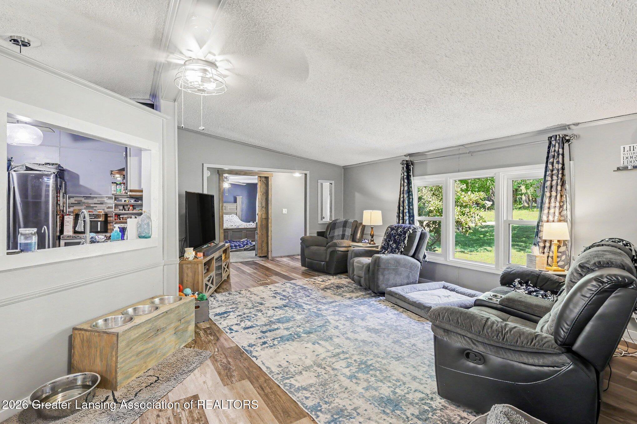 8995 River Park Road Jackson, MI 49201 - Photo 5 of 25 019_file_5878