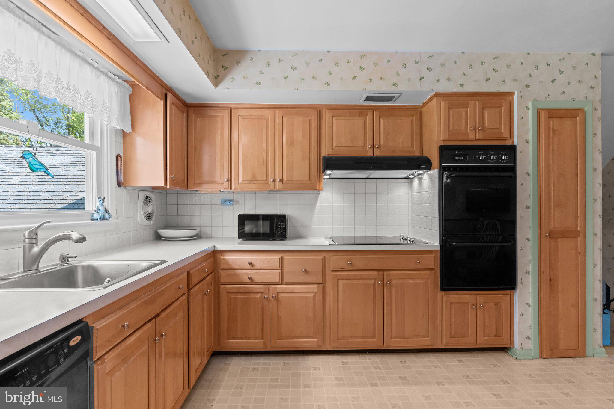 1644 Aidenn Lair Road Dresher, PA 19025 - Photo 11 of 38 Eat-In Kitchen