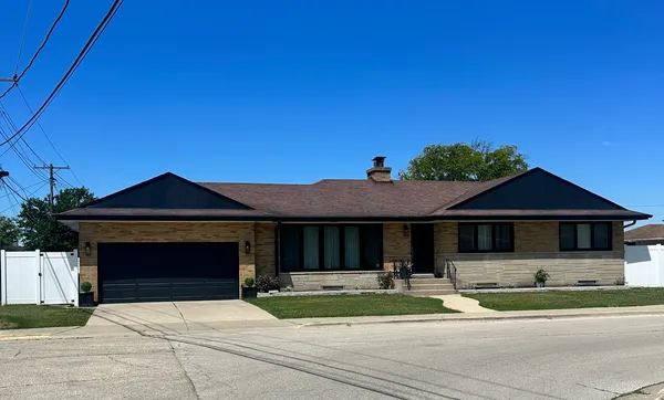 $749,000 | 8425 West Sunnyside Avenue, Chicago, IL 60656
